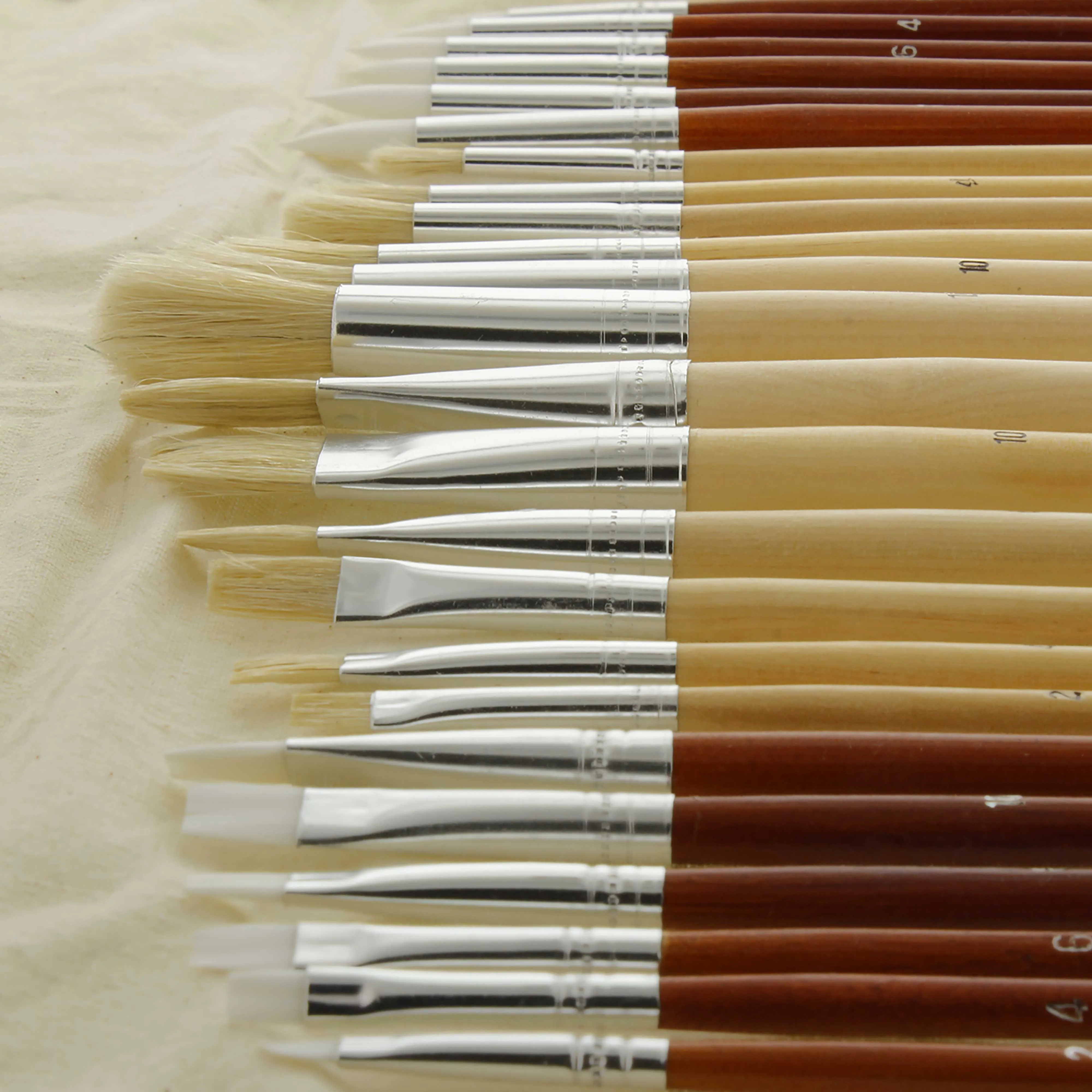 24 Piece Oil & Acrylic Paint Long Handle Artist Paint Brush Set with Canvas Carrying Case