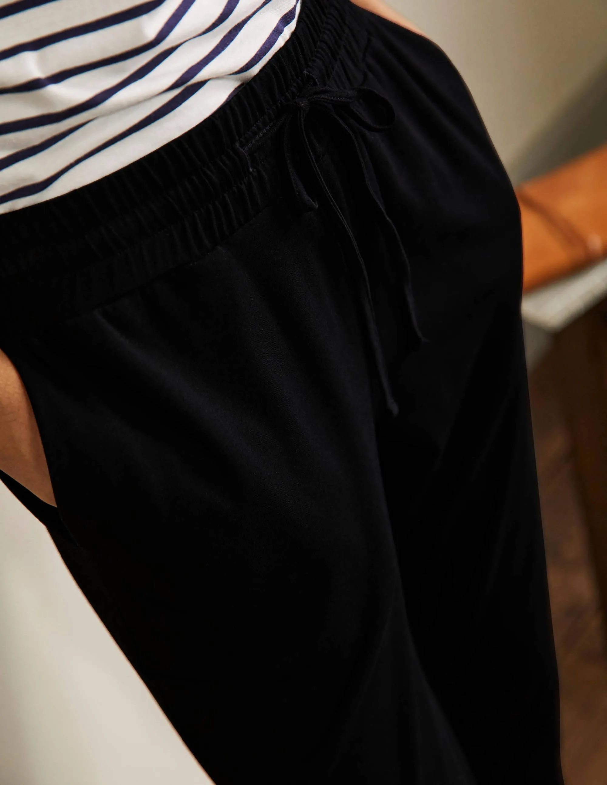 Cuffed Jersey Joggers-Black