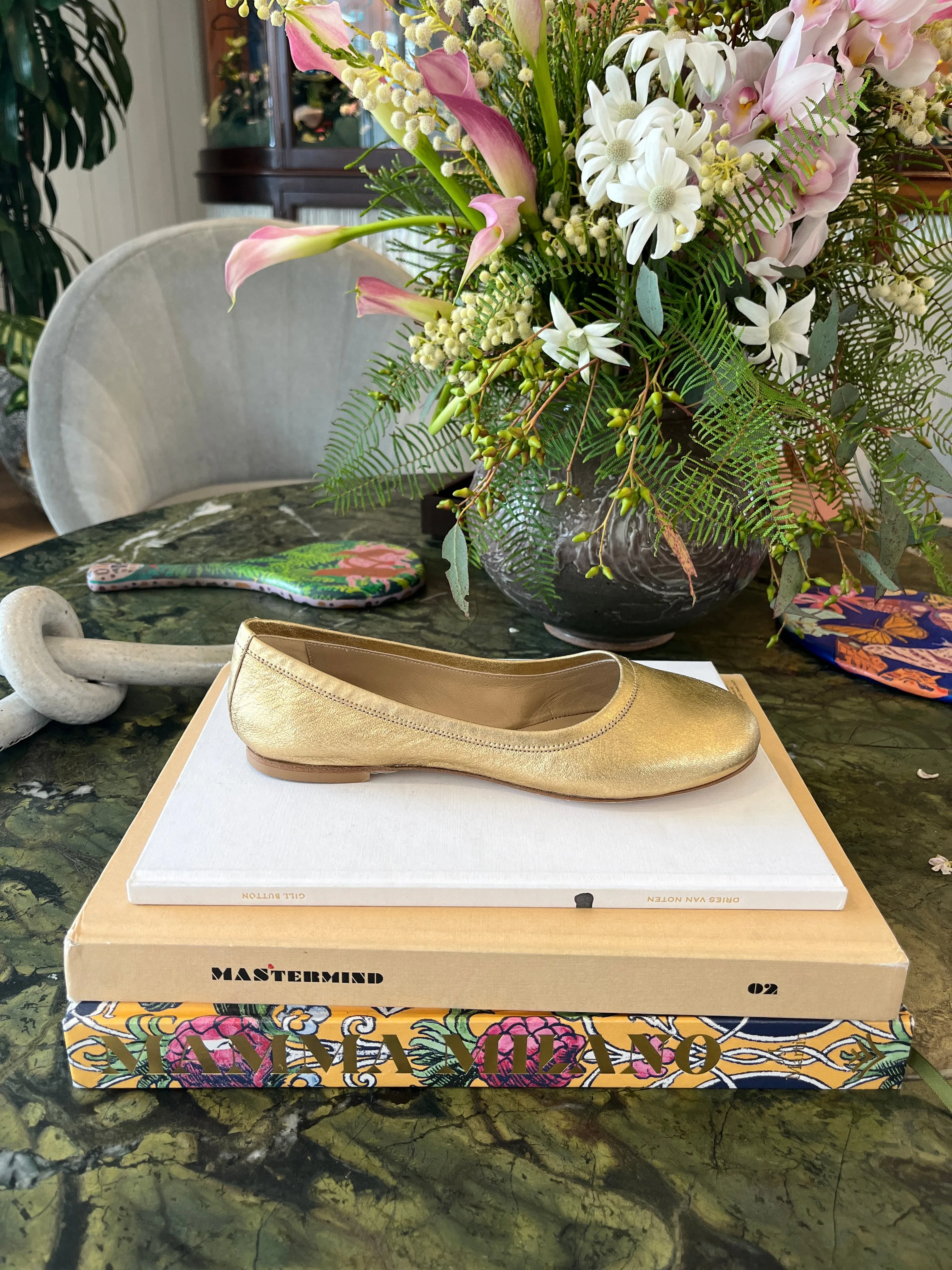 JAMIE HALLER | THE MINIMALIST SLIPPER