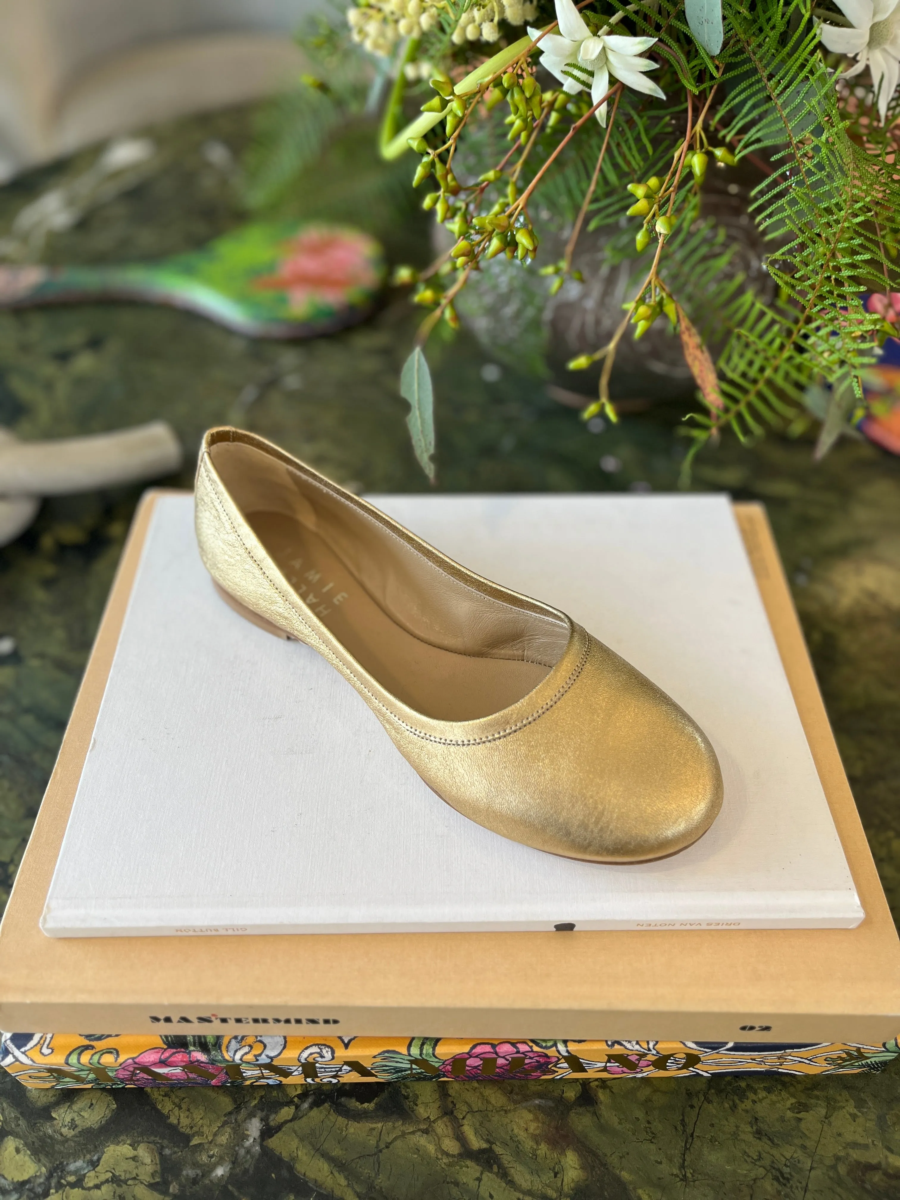 JAMIE HALLER | THE MINIMALIST SLIPPER