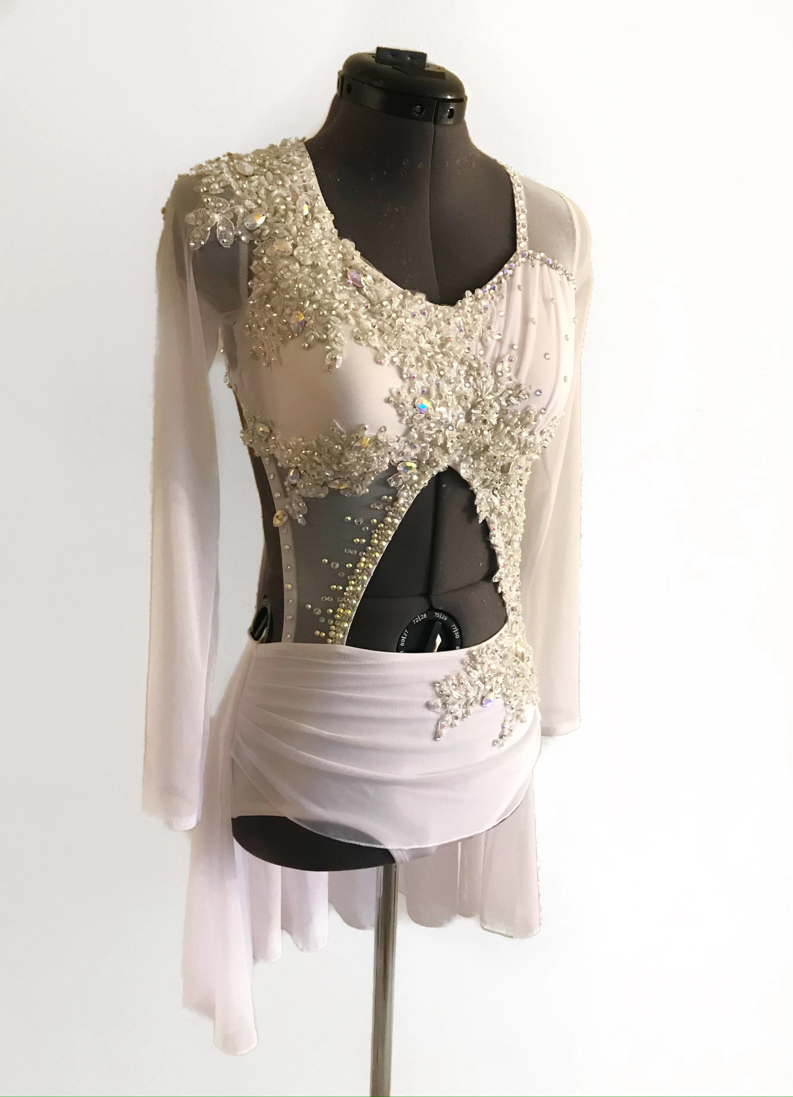 PAST COSTUME