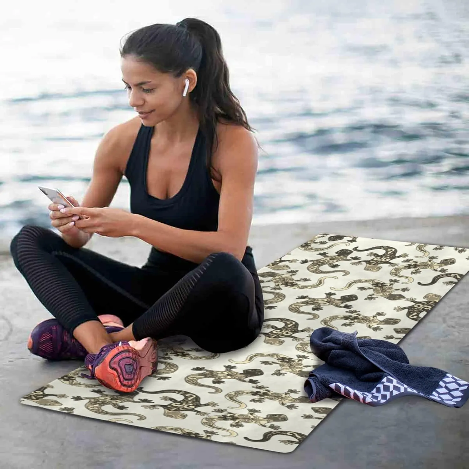 Poeticcity 1 mm Thick Non-Slip Rubber Yoga Mat, Durable Folding Workout Mat, Fitness Safe Mat with Bag for Pilates and Floor Exercises