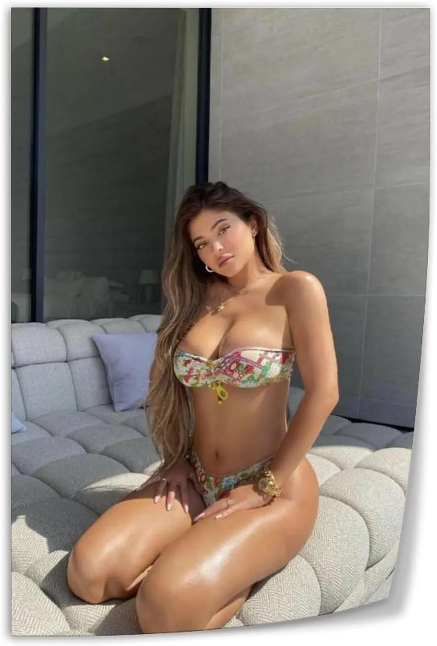 ZEGDHISV Famous Supermodel Kylie Jenner Sexy Art Poster (2) Canvas Art Wall Poster Printing Office Bedroom Aesthetic Poster Living Room 24x36inch(60x90cm) Unframe-style
